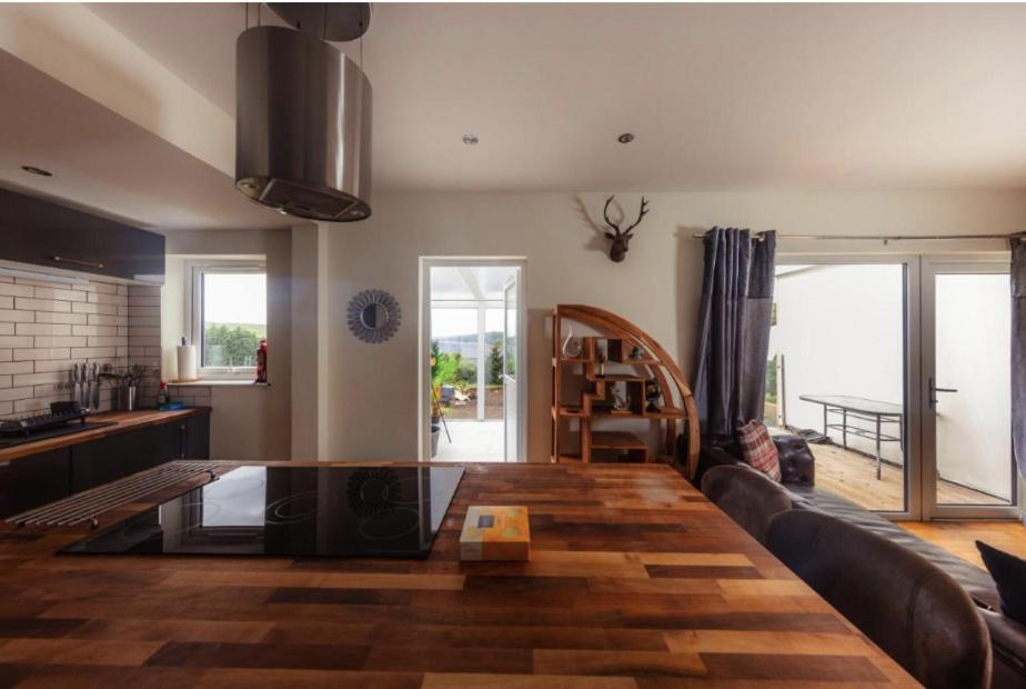 Luxury Cottage With Stunning Views Near Fairy Pools - School House 3 Carbost  Εξωτερικό φωτογραφία