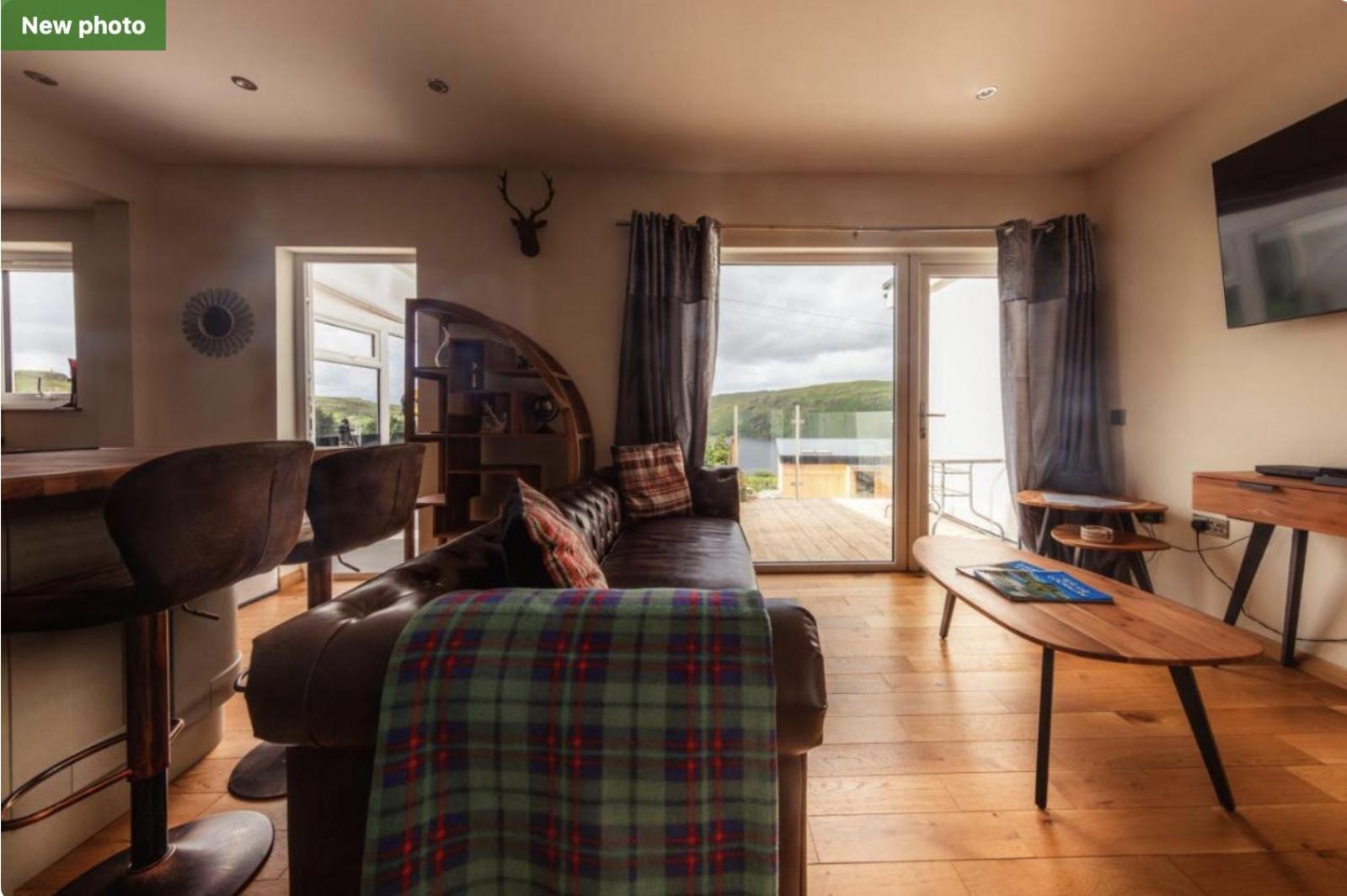 Luxury Cottage With Stunning Views Near Fairy Pools - School House 3 Carbost  Εξωτερικό φωτογραφία