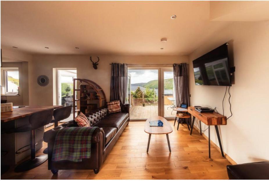 Luxury Cottage With Stunning Views Near Fairy Pools - School House 3 Carbost  Εξωτερικό φωτογραφία